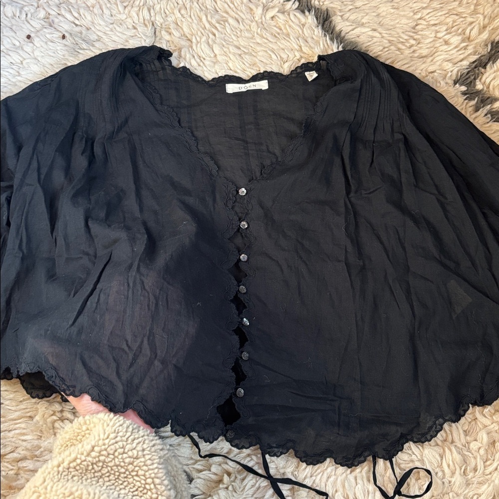 Doen Black Sheer Scalloped Button-Front Blouse - Picture 10 of 16